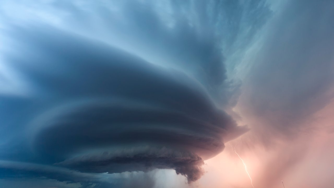 Climate = weak? The state of resilience in H1 2025 Massive storm cloud with lightning